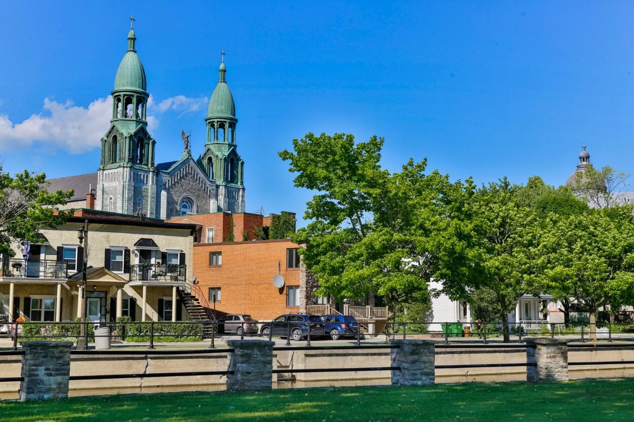 Free Parking In Beautiful Lachine Montreal Exterior photo