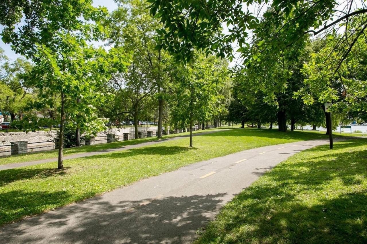 Free Parking In Beautiful Lachine Montreal Exterior photo
